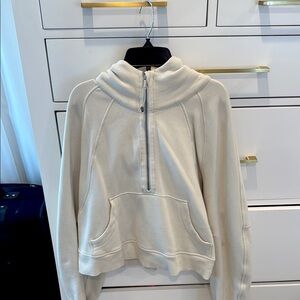 Lululemon scuba oversized half-zip Hoodie
Color bone
Size M/L